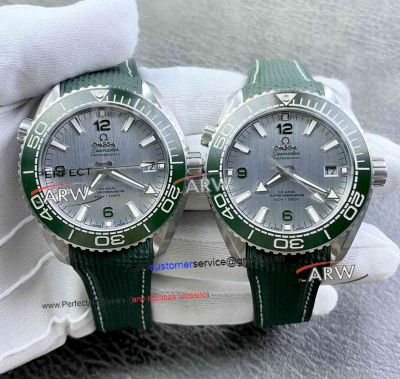 VS Factory Omega Planet Ocean 600m Silver Brushed Dial Green Ceramic Bezel Replica Watch